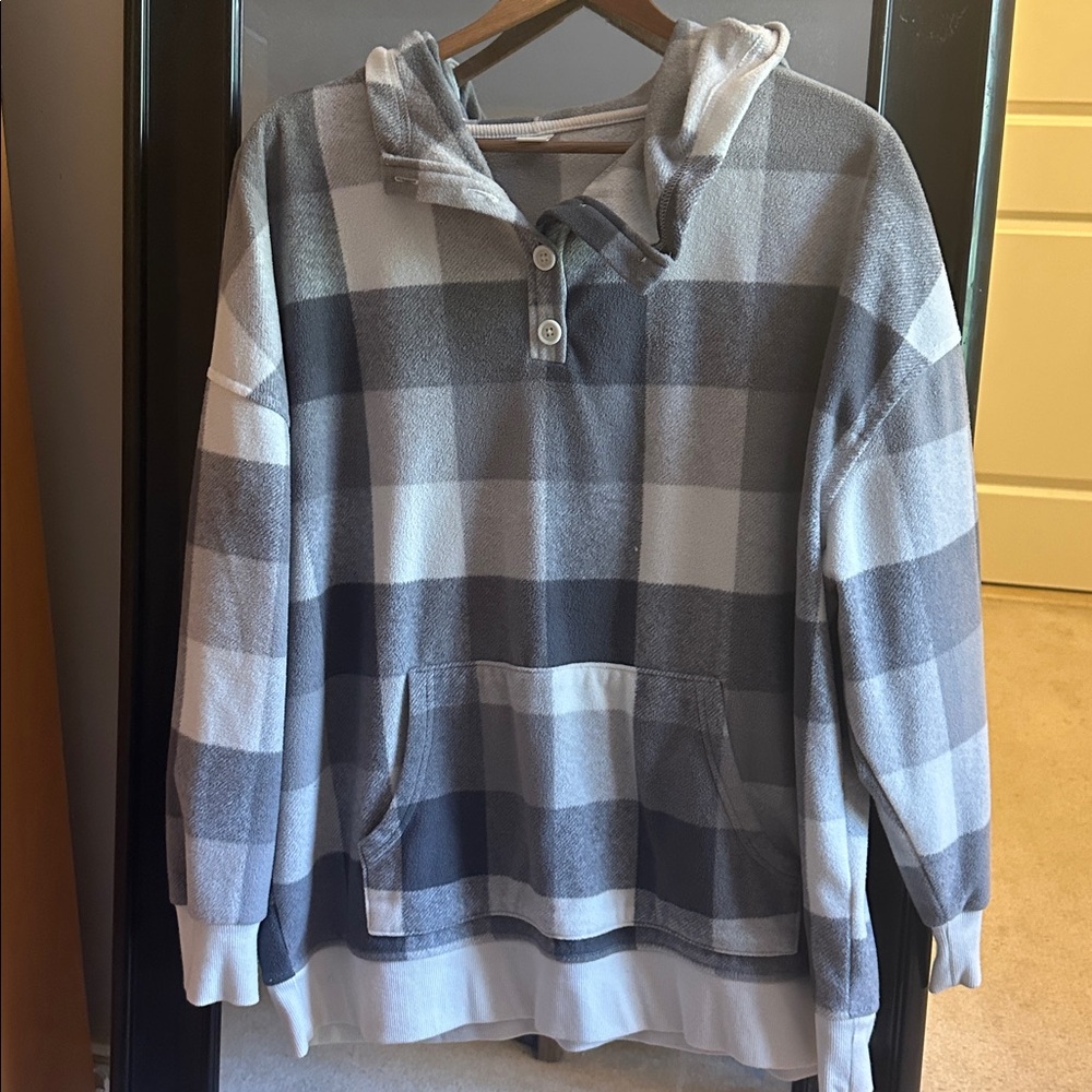 Old Navy Micro Performance Fleece Henley Hoodie - Picture 3 of 7